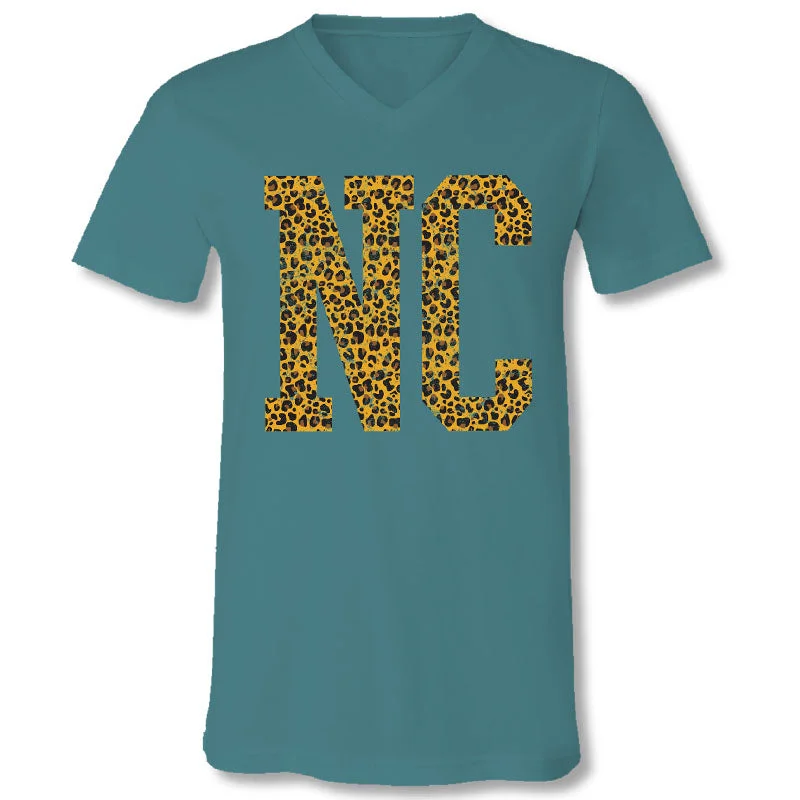 Men's short-sleeve ribbed crew neck top-Sassy Frass North Carolina Leopard V-Neck Blue Canvas T-Shirt